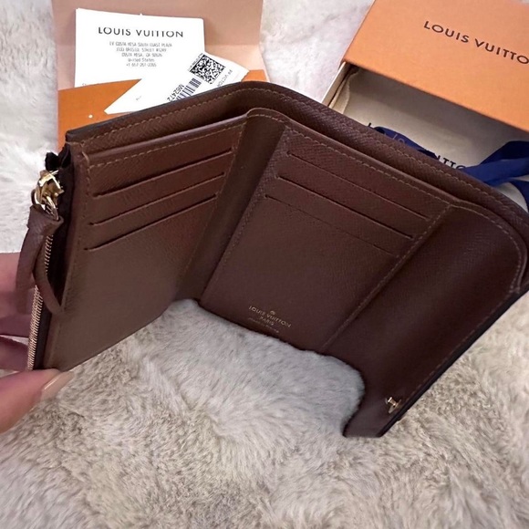 Louis Vuitton Victorine Wallet - Picture 2 of 3